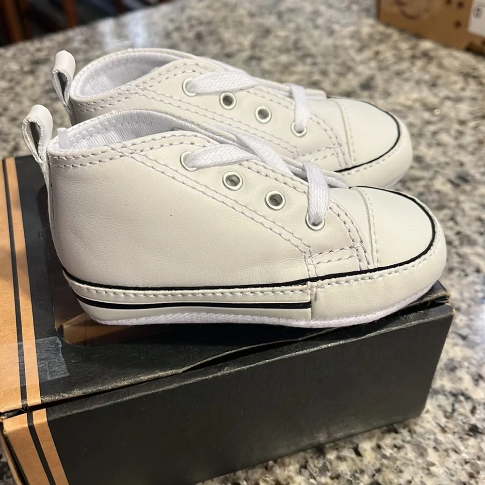 Converse First All Star Chucks Leather Crib Shoes Sneakers Infant Baby Size 3